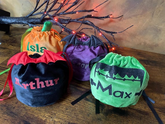 PERSONALISED Pumpkin Frankenstein Bat Dracula Velvet Trick or Treat Sweet Bags Fun Keepsake Gift Bag Ribbon Orange Green Halloween