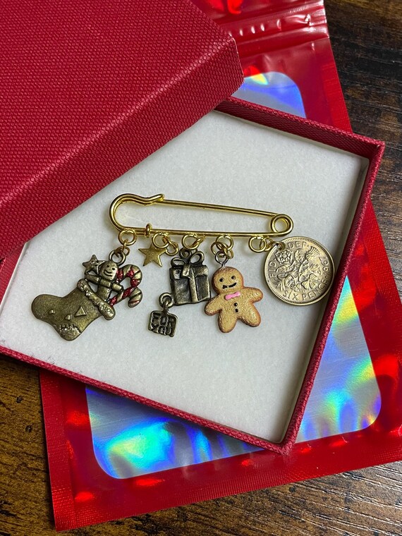 Christmas GOLD Tone Lucky Sixpence Coin Pin Key Charm Pendant Gingerbread Star Socking Keepsake Gift Box Bag  Quirky Handmade Unique