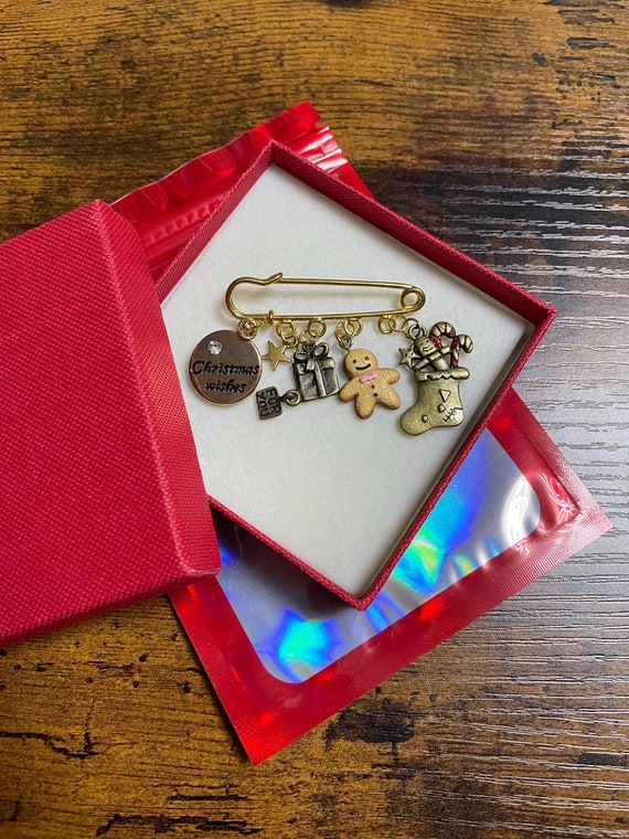 CHRISTMAS WISHES GOLD Tone Look Bag Pin Charm Set Stocking Filler Present Gingerbread Man Star Gift Box Or Bag Keepsake First Family Member