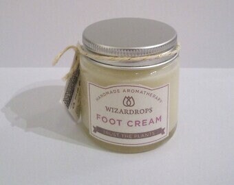 FOOT CREAM with the BEST moisturising and refreshing properties to gently repair dry, damaged feet.