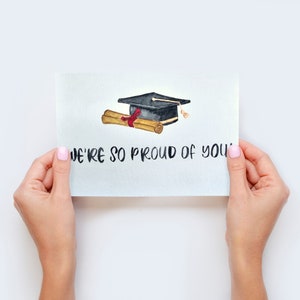 Afstuderen Wenskaarten van ons, We zijn zo trots op je Grad, Congrats Grad Gift Card, Aquarel Cap en Gown Card, Wenskaart van ons