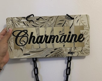 Złota tabliczka z napisem „Hawaii Lei” z podwójnym imieniem