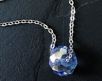 Hellblau Blau Kristall Perle Halskette | Oval facettierten schillernden einzelne Perle auf dünnen 16" Edelstahl-Flachkabel-Kette / / minimalistisch