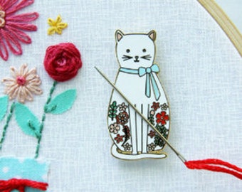 Needle Minder - White Floral Cat - Flamingo Toes - FT-8085