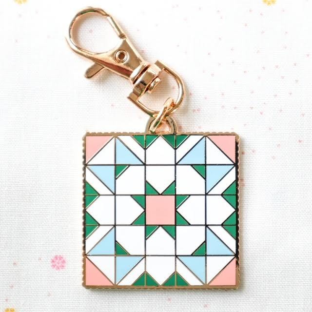 Zipper Pull - Shining Star Quilt Block - Flamingo Toes - FT8580