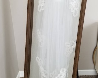 Lace appliqué Fingertip wedding veil