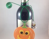 Halloween Pumpkin Wine Bottle Tag, Green Wine Bottle Topper, Halloween Bottle Tag, Hostess Gift, Orange, Pumpkin, Wine Bottle Tag, Wine Gift