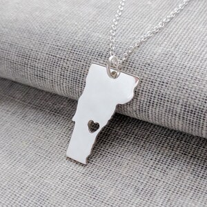 Vermont State Necklace, VT State Charm Necklace ,State Shaped Necklace,Personalized Vermont State Necklace Silver With A Heart