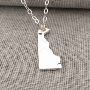 Delaware State Necklace,DE State Shaped Necklace with A Heart,Delaware State Love Necklace ,Custom Delaware State Necklace Silver