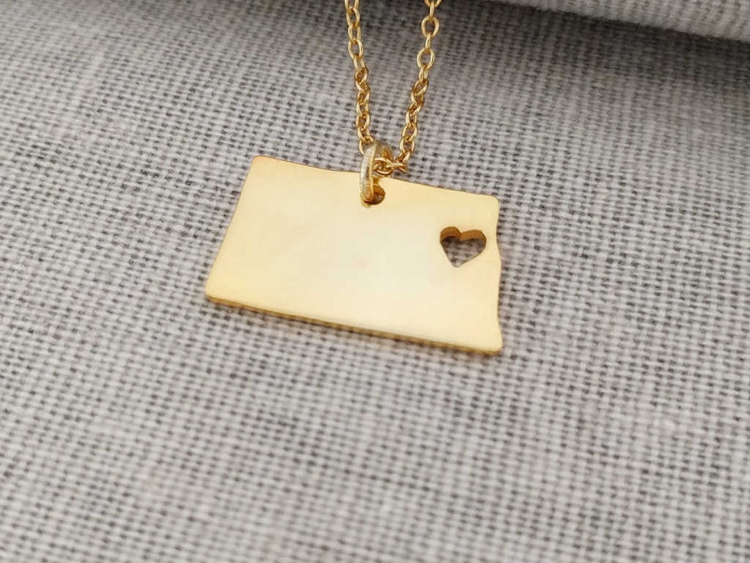 Gold North Dakota Necklace,nd State Necklace With A Heart,north Dakota ...