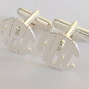 Boutons de manchette de mariage monogramme, boutons de manchette argentés initiales personnalisées, boutons de manchette monogramme personnalisés, boutons de manchette pour le marié, cadeau de garçon d&#39;honneur