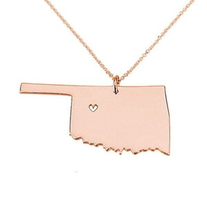 Oklahoma State Halskette Rosegold überzogen, OK Zustand Charme-Anhänger, Zustand geformte Halskette, personifizierte Oklahoma Zustand-Halskette mit einem Herz