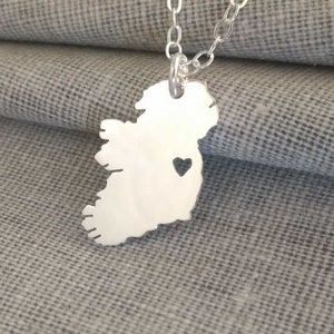 Colar de prata personalizado da Irlanda, qualquer colar de país, colar em forma de Irlanda com coração, colar com pingente da Irlanda, joias da Irlanda