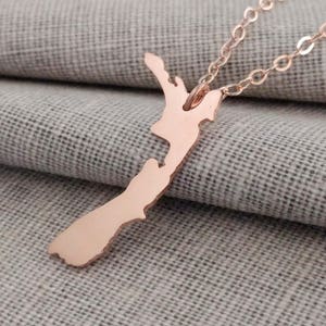 Collier néo-zélandais, collier n'importe quel pays, bijoux en forme de Nouvelle-Zélande, collier pays Nouvelle-Zélande, bijoux personnalisés à breloques néo-zélandaises