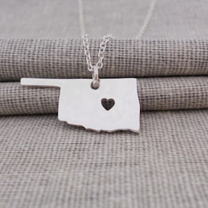 Silber Oklahoma State Halskette, OK State Charm Anhänger, Zustand geformte Halskette, personalisierte Oklahoma State Halskette mit einem Herz