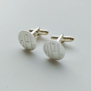 Silver Monogram Cufflinks, Mens Cufflinks, Wedding Cufflinks for Groom,Personalized Circle Cufflinks,Bride and Groom Initials Groomsman Gift