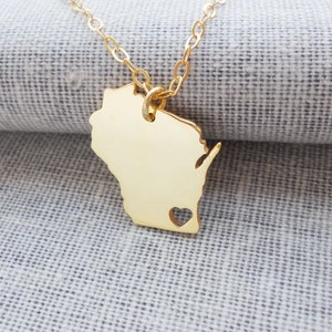 Gold Wisconsin State Charm,WI Map State Necklace,State Shaped Necklace,Personalisierter Wisconsin State Charm with A Heart,Wisconsin Pride