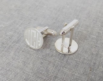 Mens Cufflinks,Wedding Cufflinks for Groom,Silver Monogram Cufflinks,Personalized Circle Cufflinks,Bride and Groom Initials Groomsman Gift