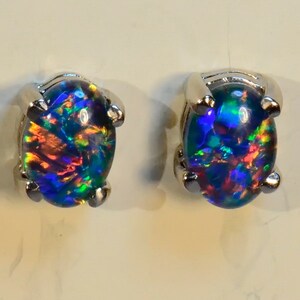 7mm X 5mm SOLID 18k GOLD Fiery Genuine Australian Opal Earrings (14022)