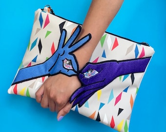 MARIVELOUS | Handmade clutch with shoulder strap and eye/hand design. Dopamine Dressing for all!