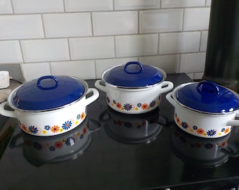3 Vintage Stackable German Herma Casserole/Stock Pots From 1970s With Daisies.