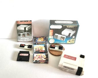 任天堂の歴史コレクションから、ゲームボーイ 1/4 スケールのドール