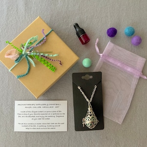 Dos collares en uno, difusor de aromaterapia de filigrana y collar con bola de timbre/llamador de ángeles, ¡un regalo sorpresa incluido!