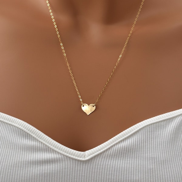 Gold Heart Charm Necklace. Small Heart Link with Hammered Surface. Small and Dainty Heart Pendant in 14K Gold Filled. Simple Gold Necklace.