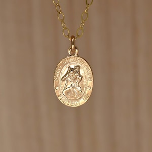 Saint Christopher Necklace in 14K Gold Filled. St Christopher Small Medallion. Catholic Saint Medal. Christian Jewlery Gifts for Women.