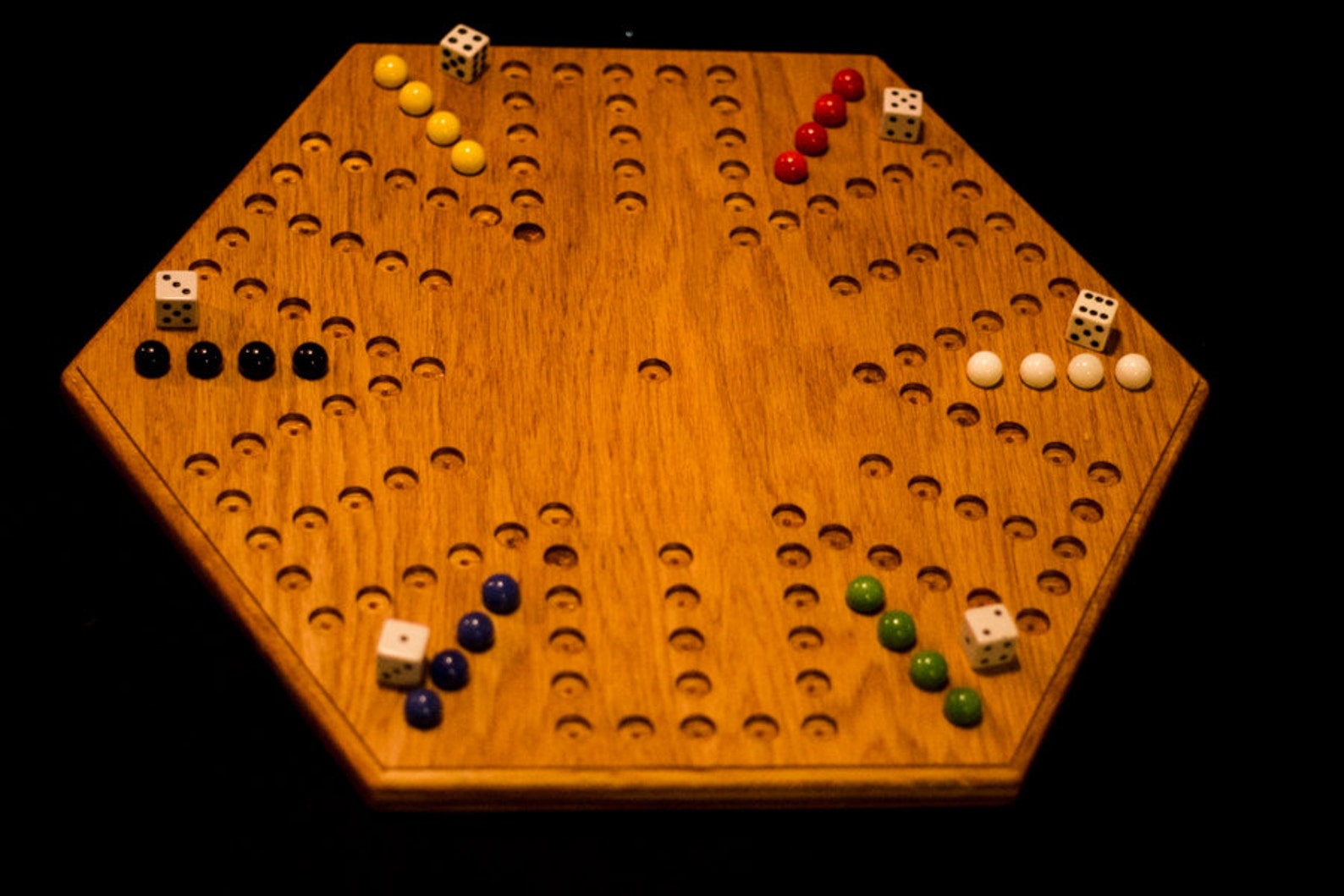 Настольная игра kingdom. Игра экстракт. Игра экстракт. Abalone шахматная игра. Terraforming mars настольная игра.