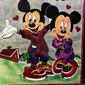 Minnie Mouse y Mickey Mouse siempre enamorados