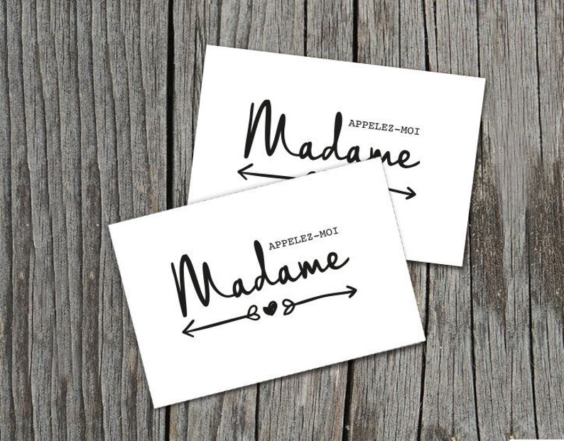 Manahia Pochette Cadeau Mariage 'Appelez Moi Madame' | Trousse Coton Avec Pompons - Cadeau Mariée, EVJF, Femme - 21x16.5cm