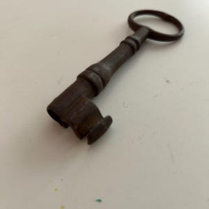 Antique Skeleton Key Ornate Vintage Key In GOLD By KeyWayHardware - Foto 5