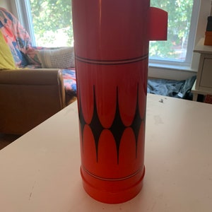 Vintage 1970&#39;s Aladdin&#39;s Vanguard Thermos; Harlequin Red and Black Diamond Pattern; Retro Camping Gear; Vacuum Glass Liner; Stopper & Cup