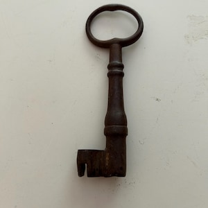 Antique Skeleton Key Ornate Vintage Key In GOLD By KeyWayHardware - Foto 4