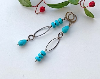 Boucles d'oreilles longues dépareillées. boucles d’oreilles Turquoise Dangle bleues. Boucles d'oreilles asymétriques Bronze, Turquoise. différentes boucles d'oreilles. Idée cadeau. pour femme.