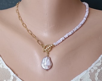 necklace with mother of pearl and pendant Baroque pearl in light lilac tones