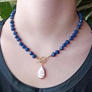 Halskette aus Lapislazuli-Perlen mit Perlenanhänger im Barockstil, perfekt als Geschenk