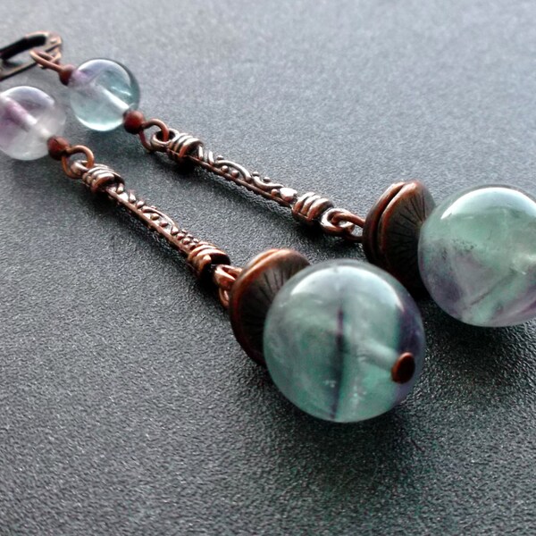 Orecchini FLUORITE NATURALI. orecchini verdi viola. pendere. Orecchini pietre. verde viola FLUORITE. regalo per lei. Regalo per le donne.