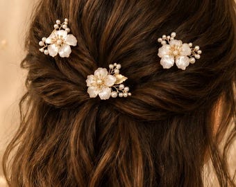 Pearl Floral Hair Pins Set of 3, Gold Bridal, Handmade Wedding Accessories, White Flower, Gold Leaf Hairpiece