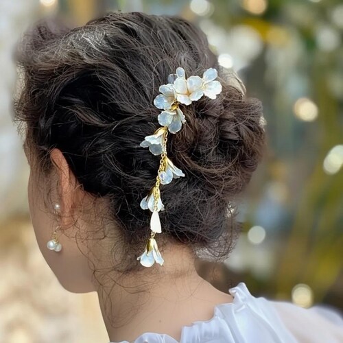 Handmade Tsumami Kanzashi Hair Stick: Resin White Flowers