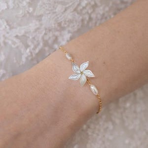 Parure boucles d'oreilles et bracelet en nacre Sampaguita, bijoux de mariée, perles florales