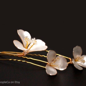 Wedding Hair Accessories Handmade Hair Pin Shimmering Pearl White Flower, Bridal Hair Fork Price for 1 pin. zdjęcie 1