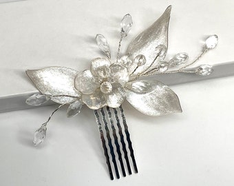 Elegant wedding hair comb Hairpin Handmade Hair Pin Flowers, Bridal flower White hair jewelry Romantic gift Best Gift for Her Love gift