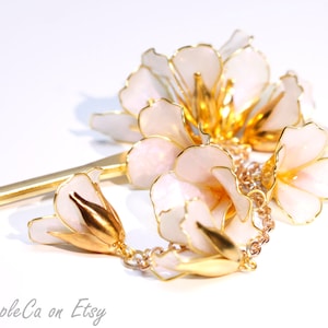 Hairpin and Earrings Stick Dangle Resin Japanese Kanzashi Bun Holder Wire Wrapped White-Pink Iridescent Translucent Flowers Gold accents
