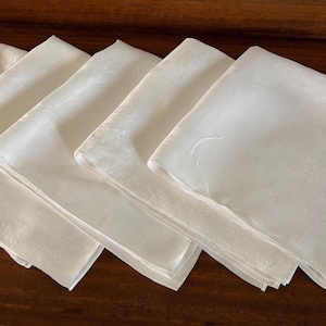 Vintage White Damask Napkin: Elegant Wedding Party Decor (23.5&quot; Square, Priced Per Napkin)