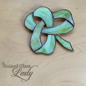 Handcrafted stained glass celtic knot clover suncatcher in amber green wispy, shamrock gift idea, St. Patrick’s day home decor, window