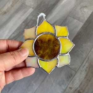 Mini Sunflower stained glass suncatcher in yellow iridescent, handcrafted glass art home decor, window or wall hanging, unique gift idea
