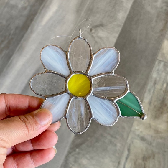 Daisy-handcrafted Stained Glass Daisy Suncatcher in White Wispy and Yellow  -  Sweden