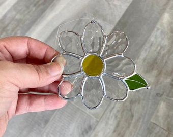 Daisy-Handcrafted stained glass daisy suncatcher in clear